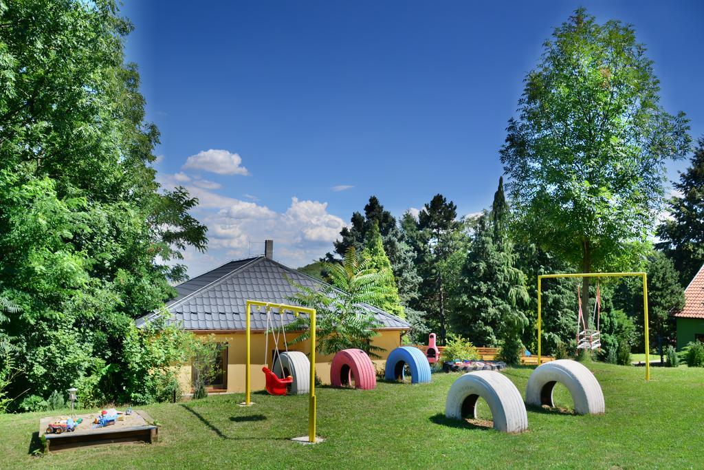 Areal Hradisek Vila Klobouky u Brna Exterior foto